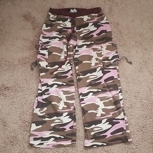 Girls camo pants with side pockets